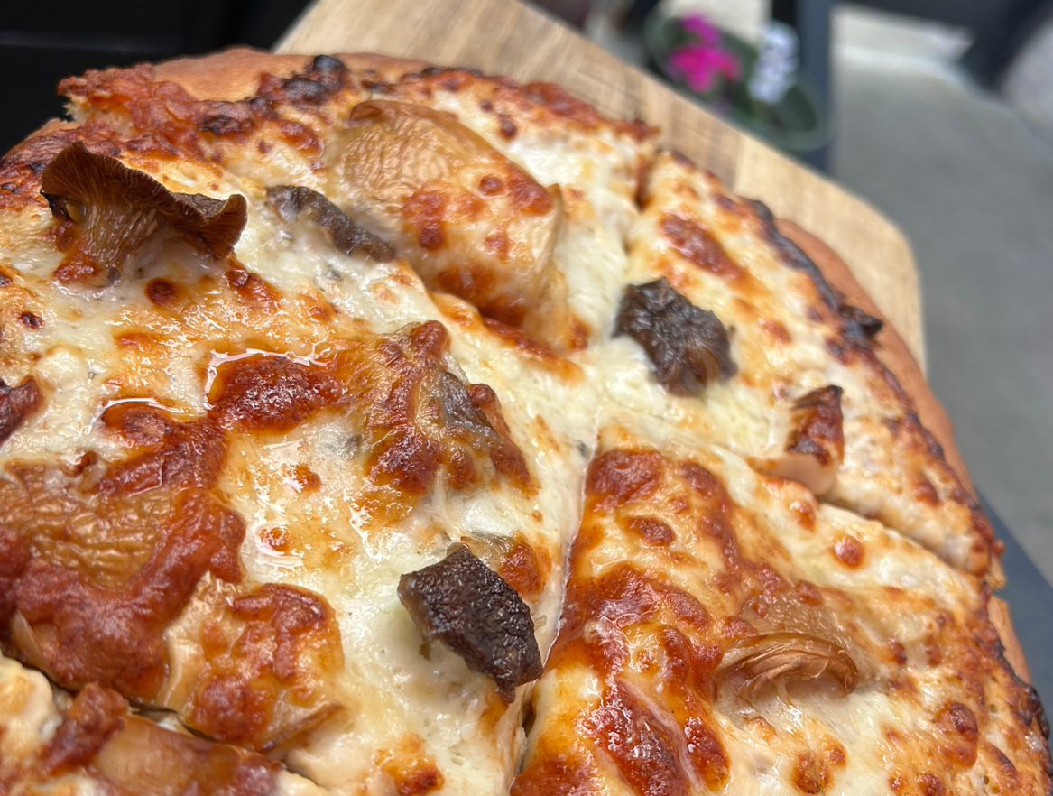 Mushroom Gouda Pizza.